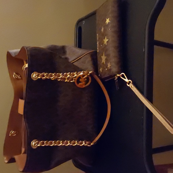 Michael Kors Handbags - MK bag and wristlet